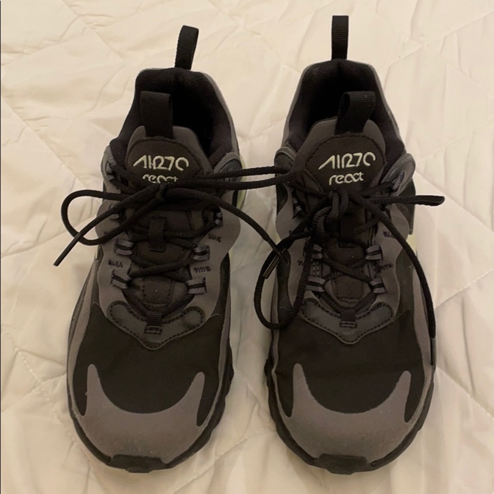 Boys Nikes size 5.5